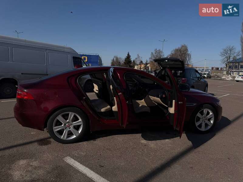 Седан Jaguar XE 2017 в Житомирі