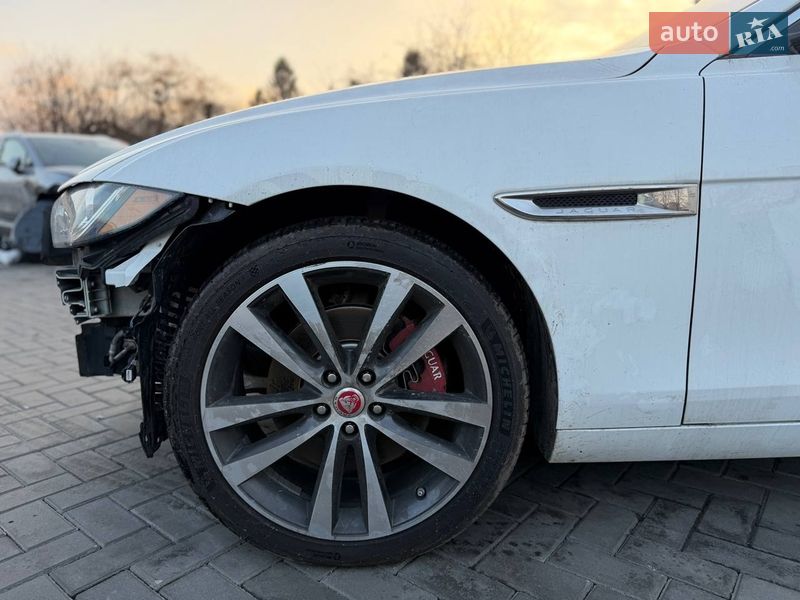 Седан Jaguar XE 2018 в Луцке