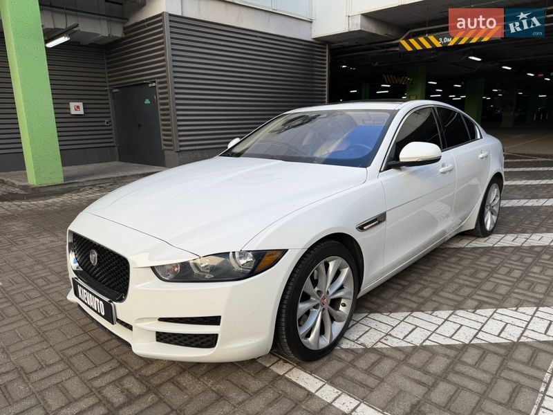 Седан Jaguar XE 2016 в Киеве