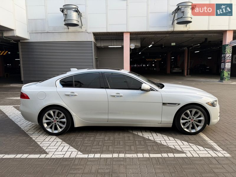 Седан Jaguar XE 2016 в Киеве