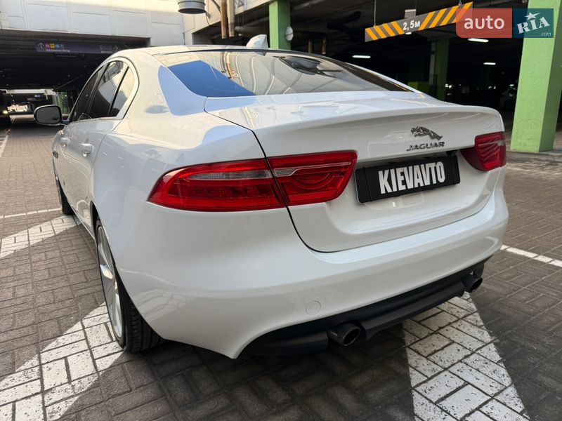 Седан Jaguar XE 2016 в Киеве