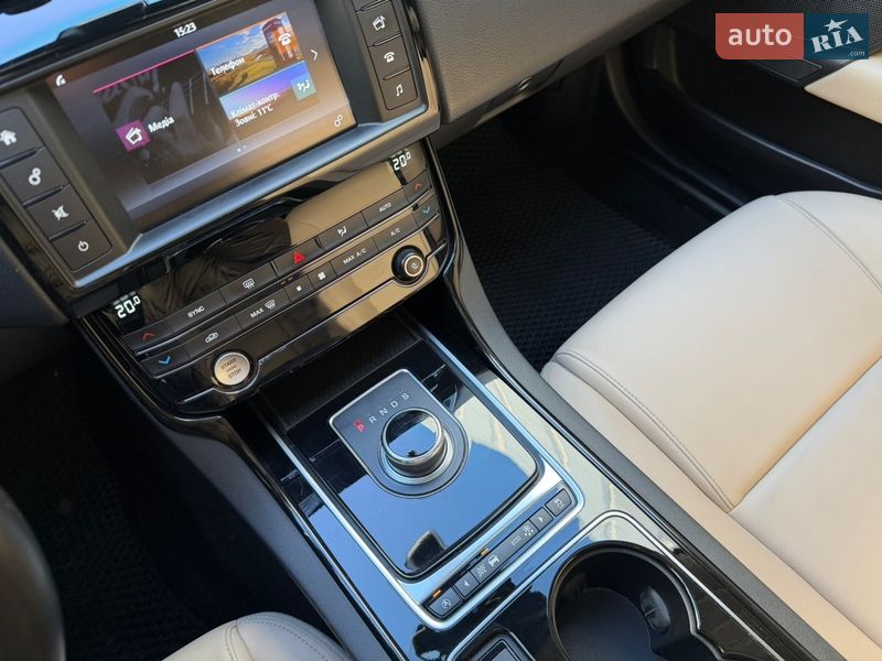 Седан Jaguar XE 2016 в Киеве