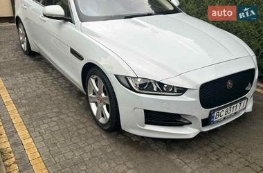Седан Jaguar XE 2016 в Львові