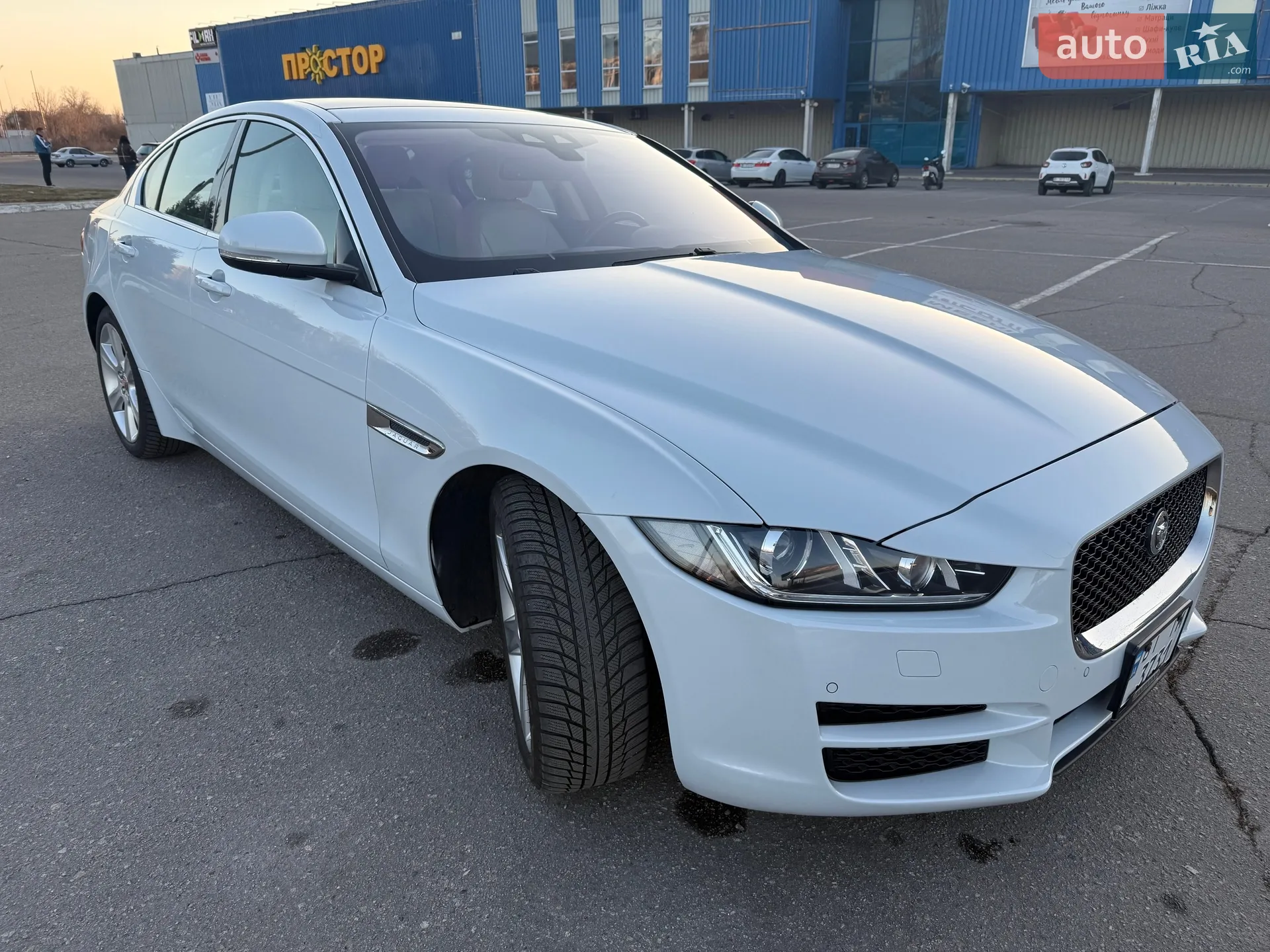 2016 Jaguar XE - мініатюра 6