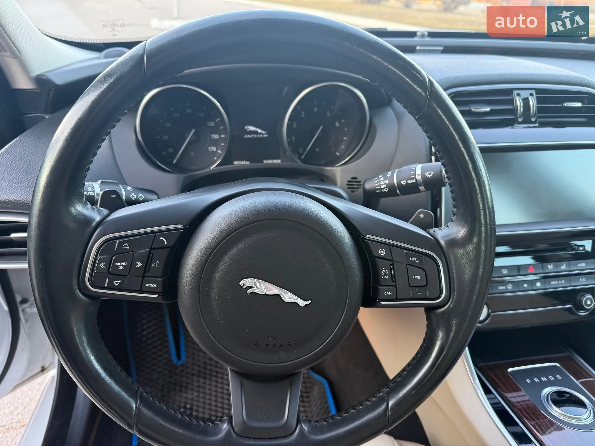 2016 Jaguar XE - мініатюра 13