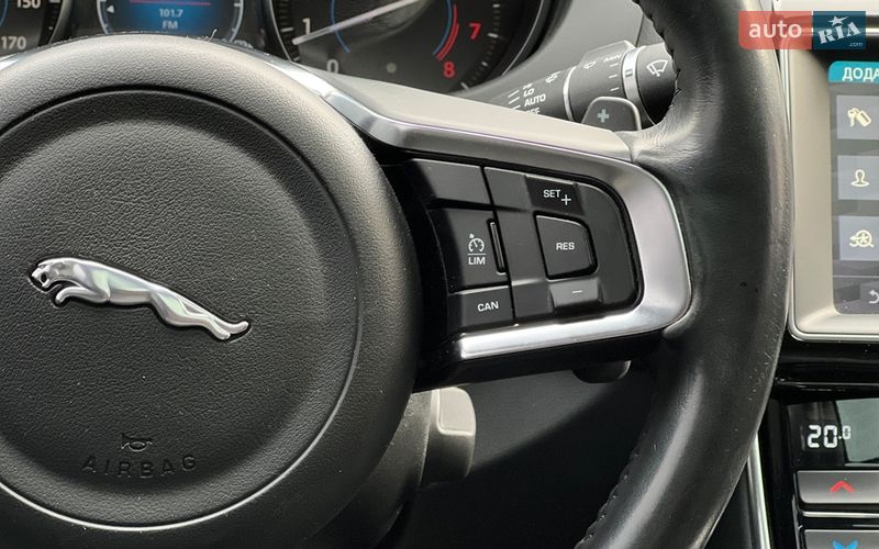 Седан Jaguar XE 2018 в Львове