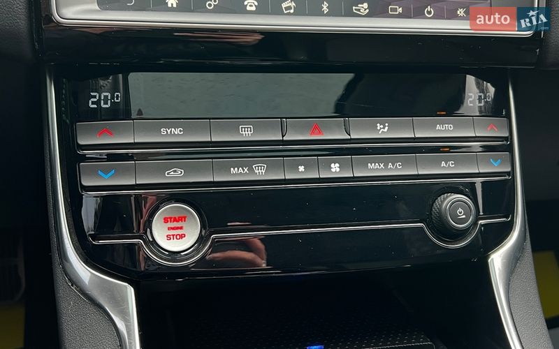 Седан Jaguar XE 2018 в Львове