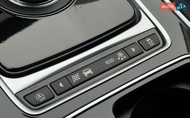 Седан Jaguar XE 2018 в Львове