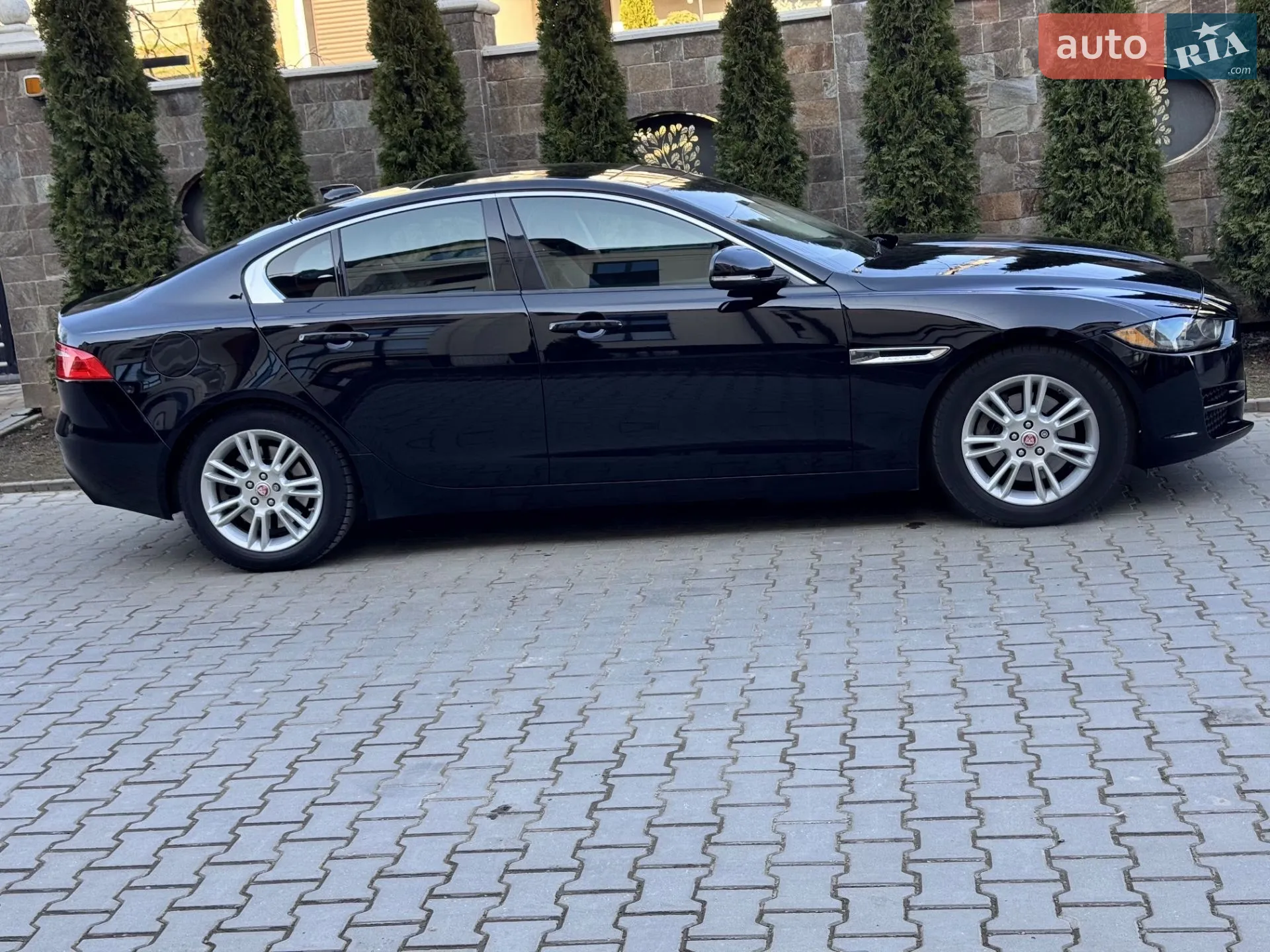 2016 Jaguar XE - мініатюра 4