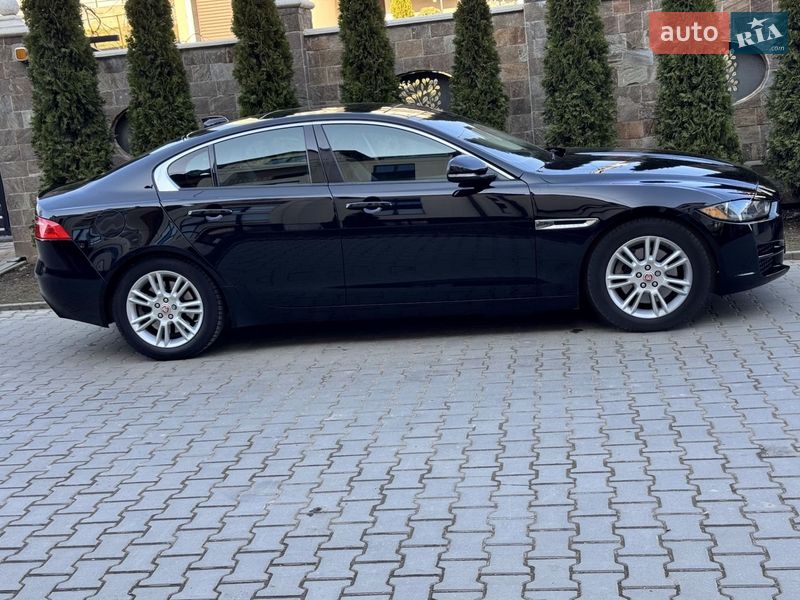 Седан Jaguar XE 2016 в Черновцах