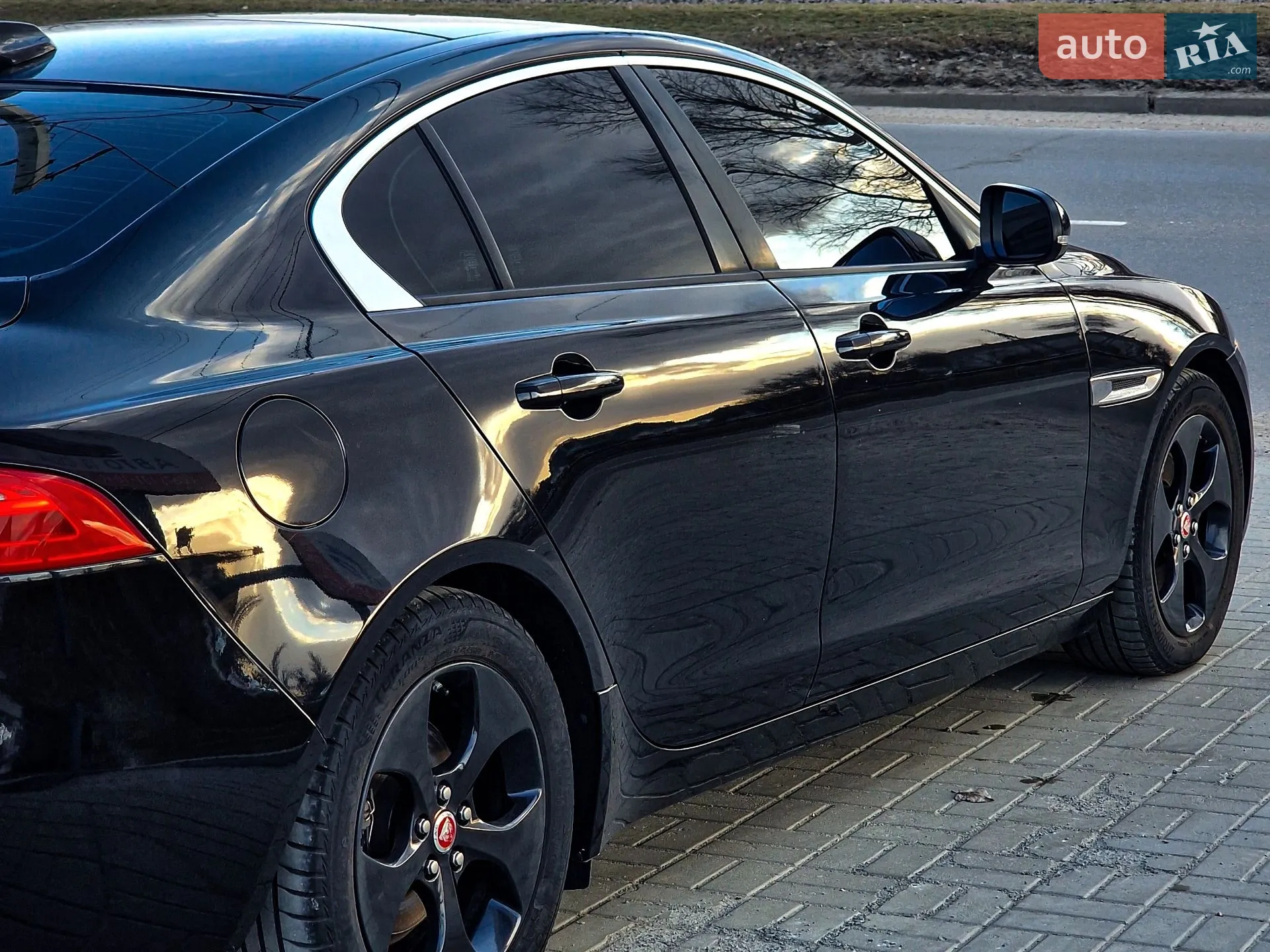 2016 Jaguar XE - мініатюра 10