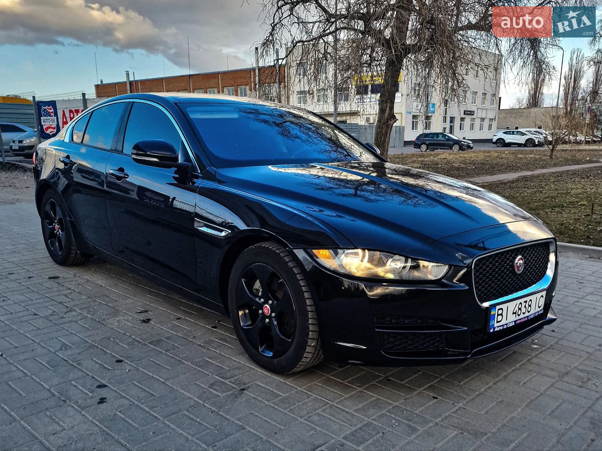 2016 Jaguar XE - мініатюра 3