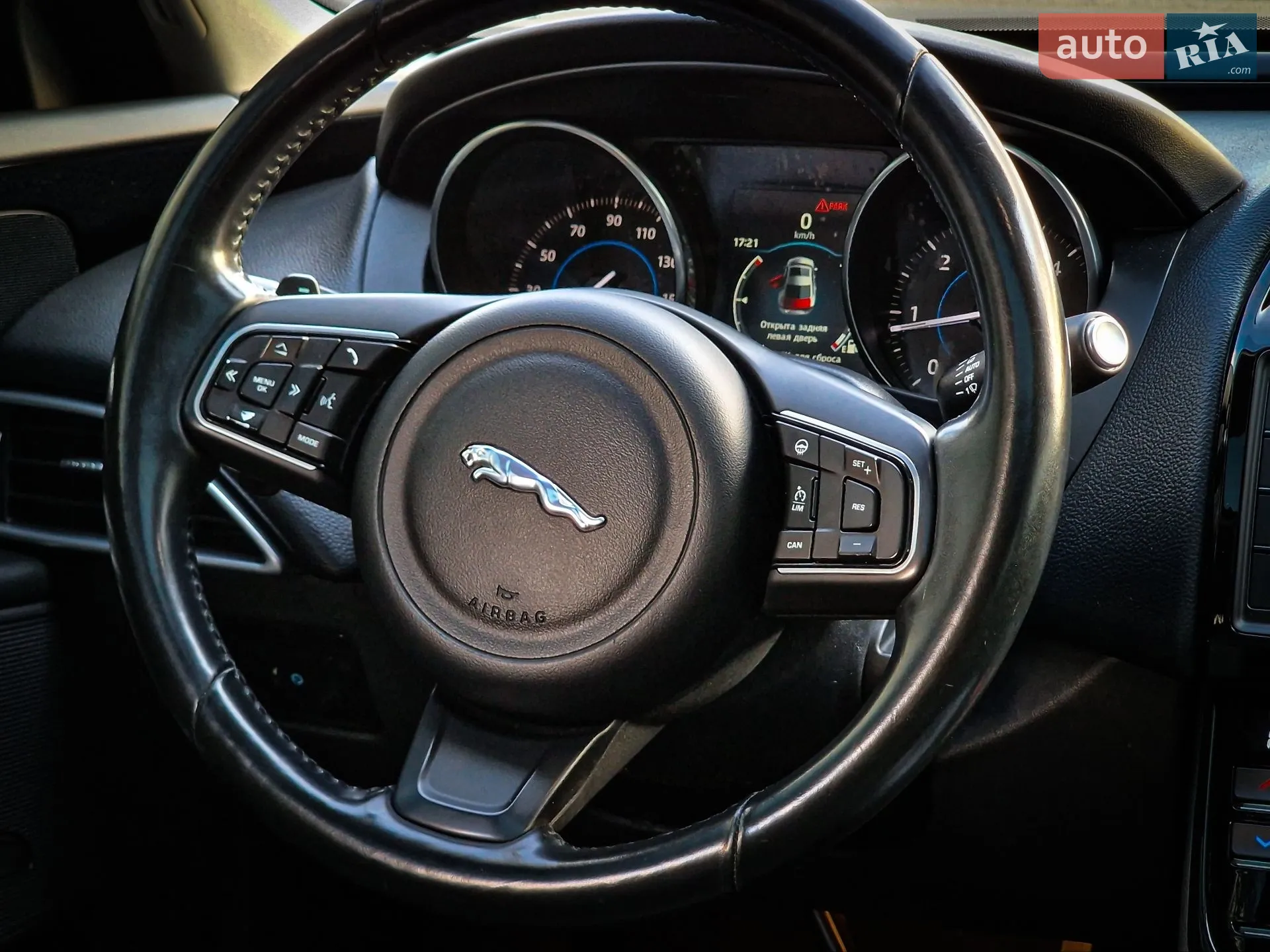 2016 Jaguar XE - мініатюра 17