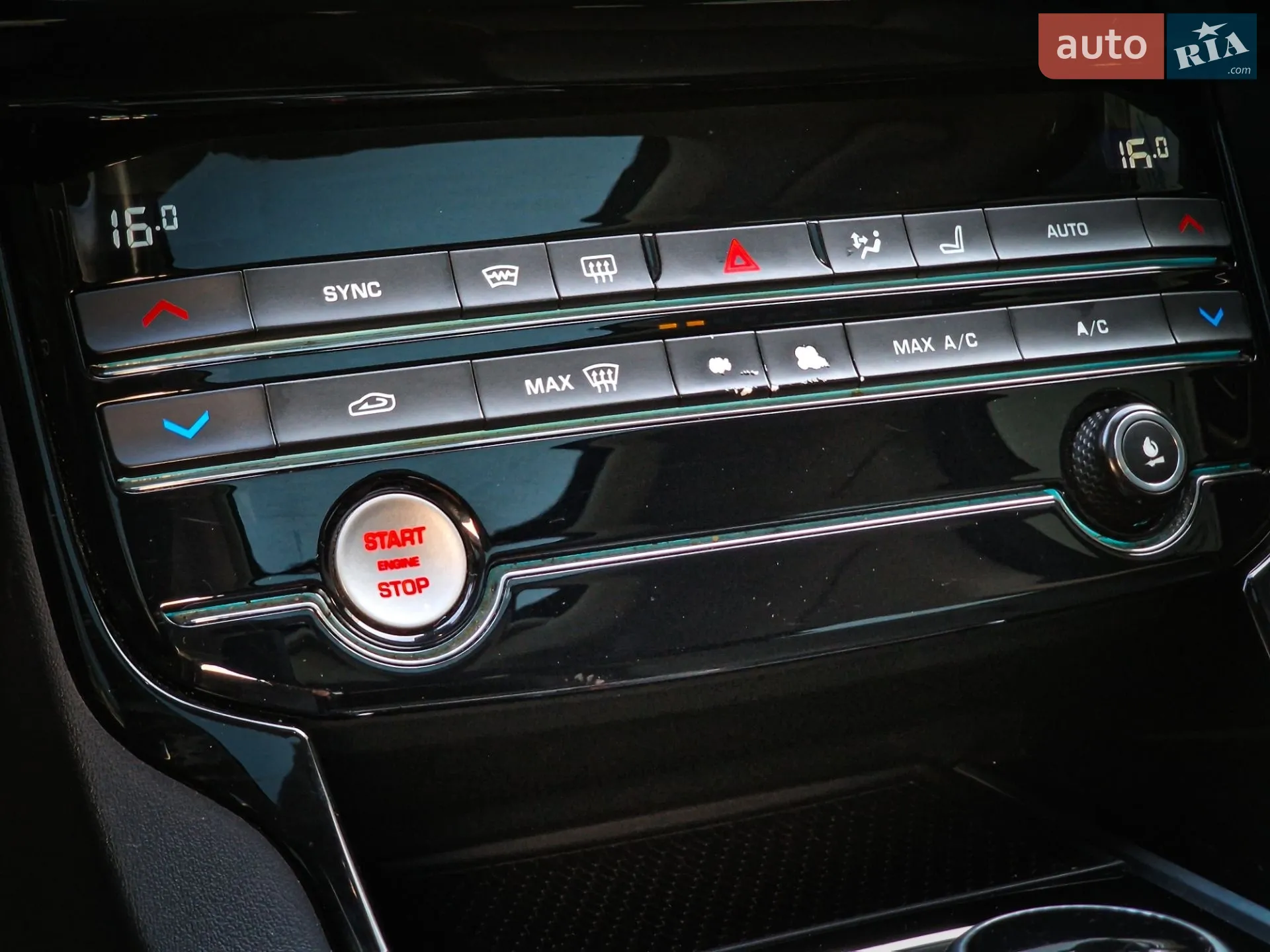 2016 Jaguar XE - мініатюра 20