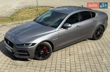 Седан Jaguar XE 2020 в Львове
