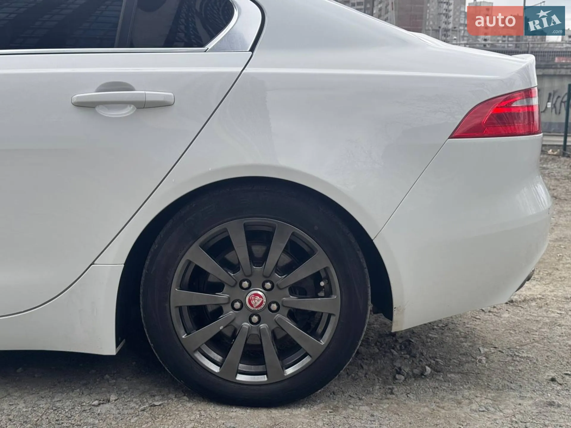 2015 Jaguar XE - мініатюра 16