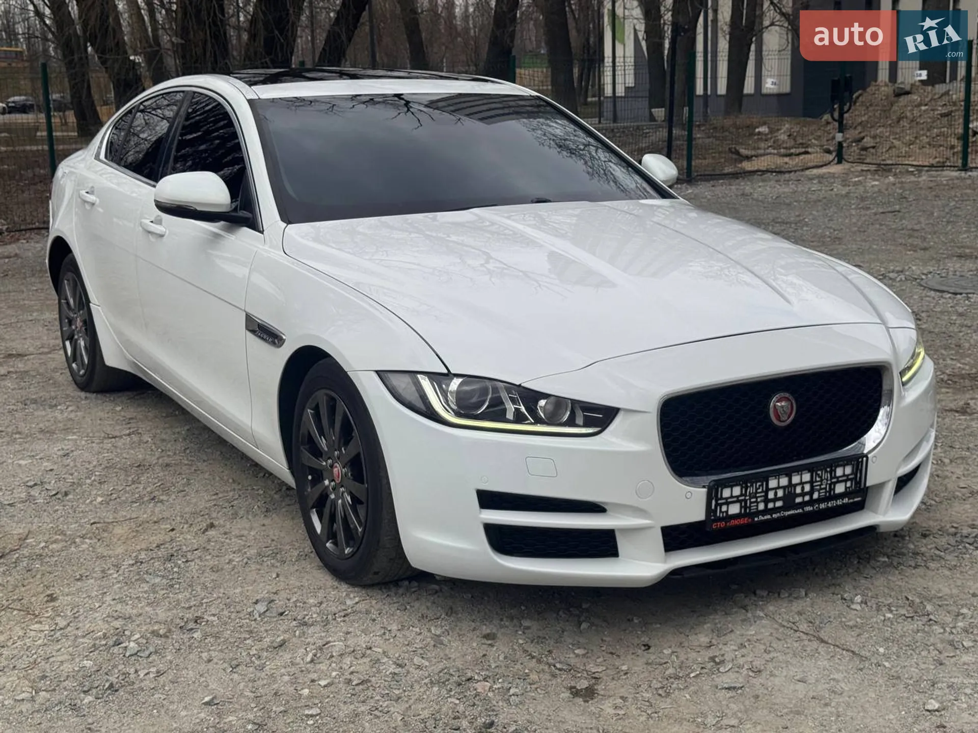2015 Jaguar XE - мініатюра 4