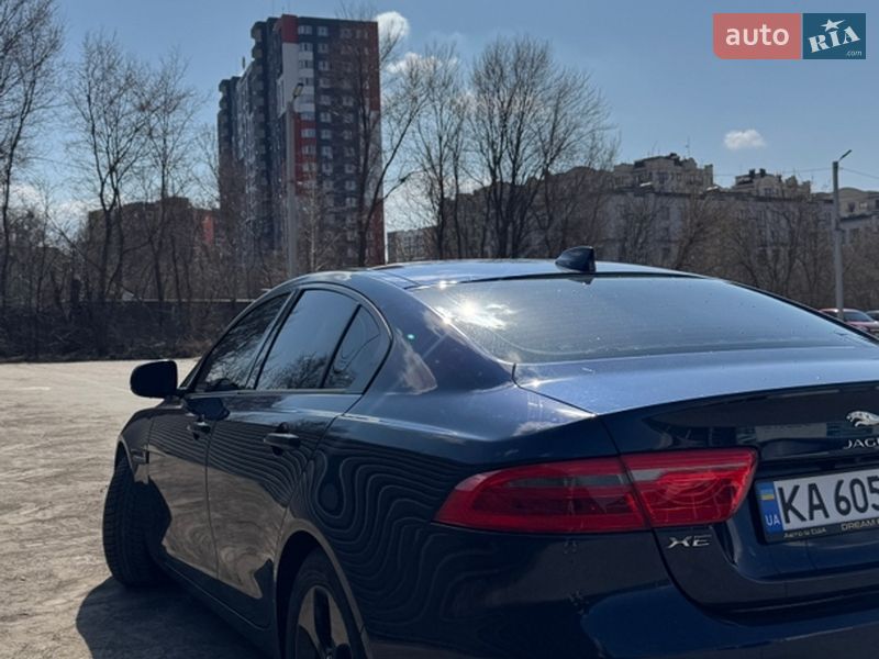Седан Jaguar XE 2016 в Ирпене