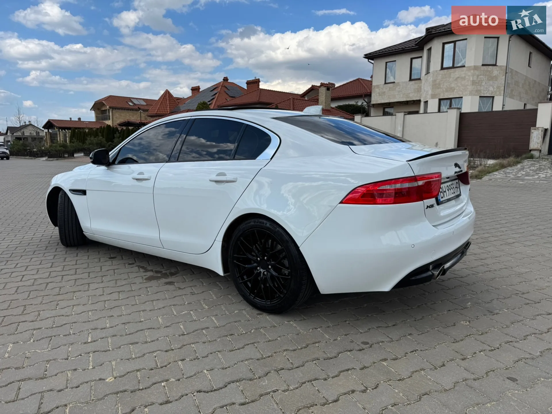 2018 Jaguar XE - мініатюра 5