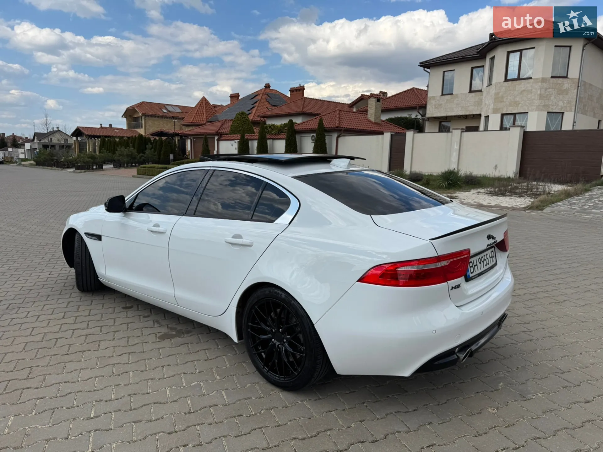 2018 Jaguar XE - мініатюра 12