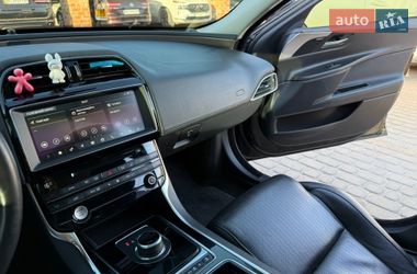 Седан Jaguar XE 2018 в Львові