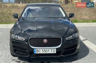 Седан Jaguar XE 2016 в Львові