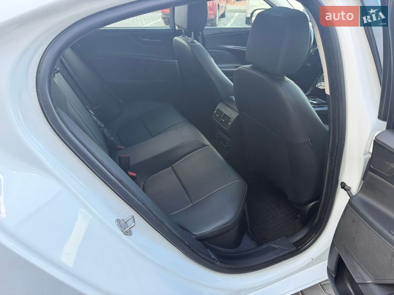 Седан Jaguar XE 2016 в Днепре