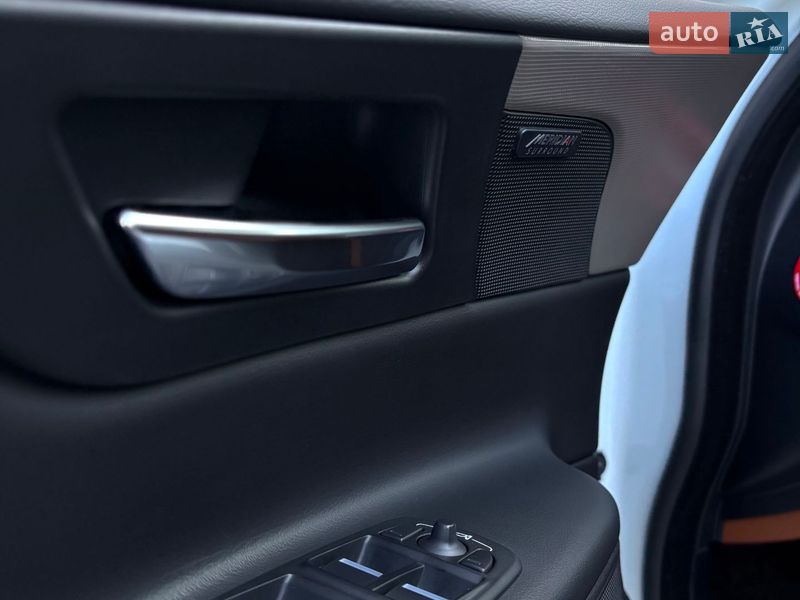 Седан Jaguar XE 2017 в Одесі