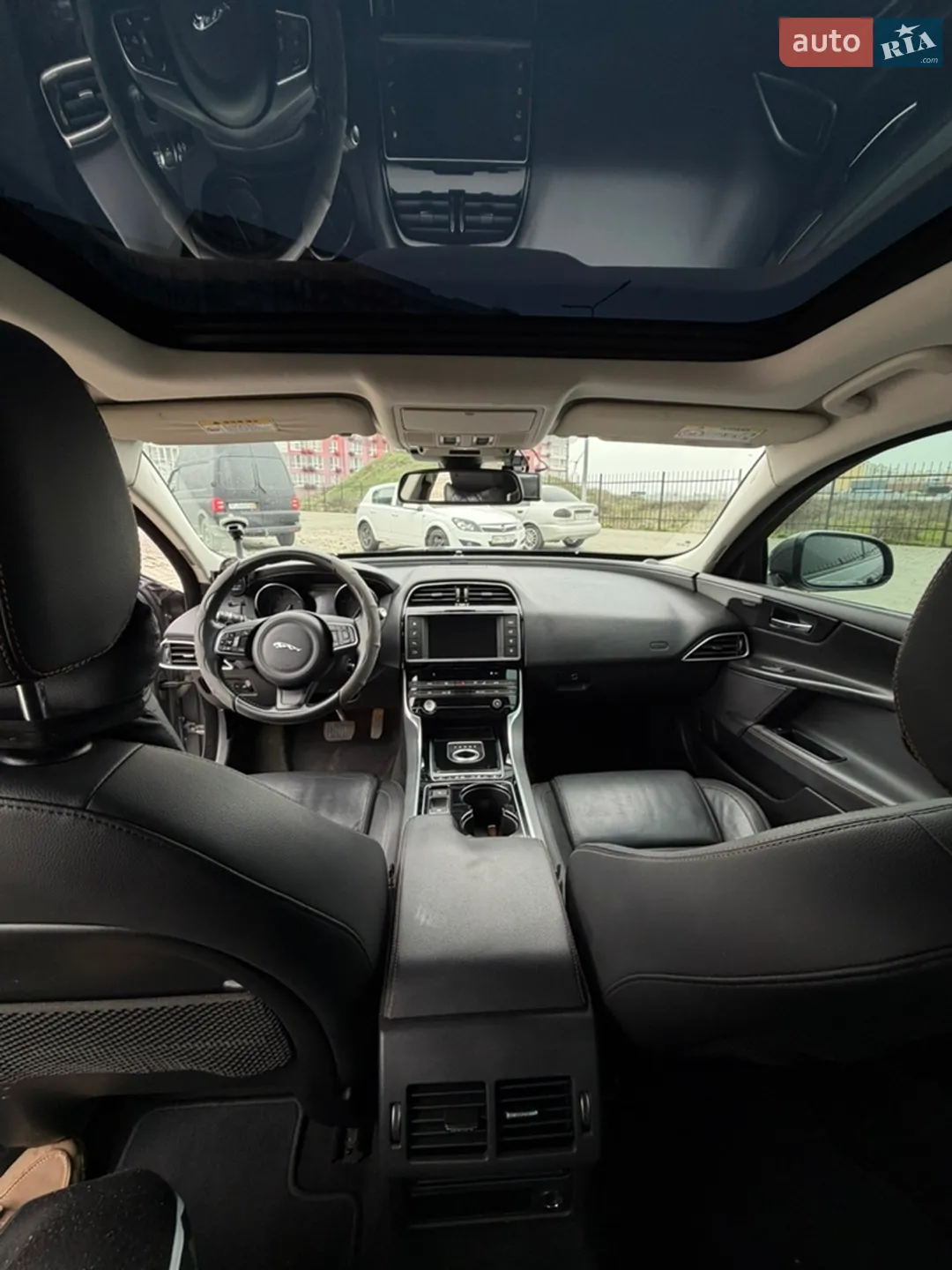2015 Jaguar XE - мініатюра 4