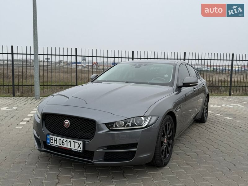 Седан Jaguar XE 2015 в Одесі