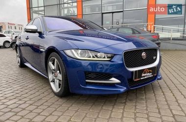 Седан Jaguar XE 2015 в Львове