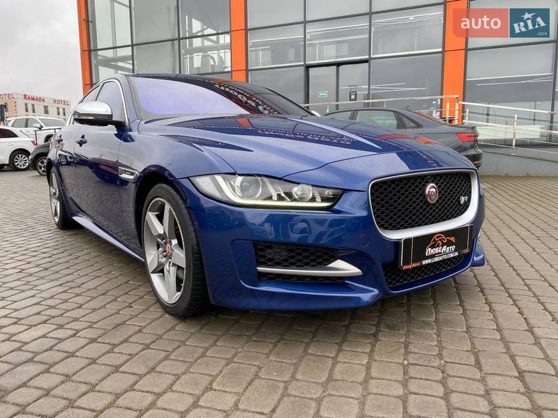 Седан Jaguar XE 2015 в Львові
