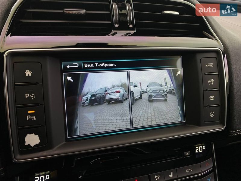 Седан Jaguar XE 2015 в Львові