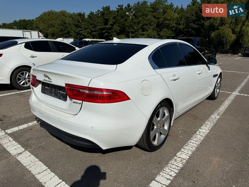 Седан Jaguar XE 2015 в Києві