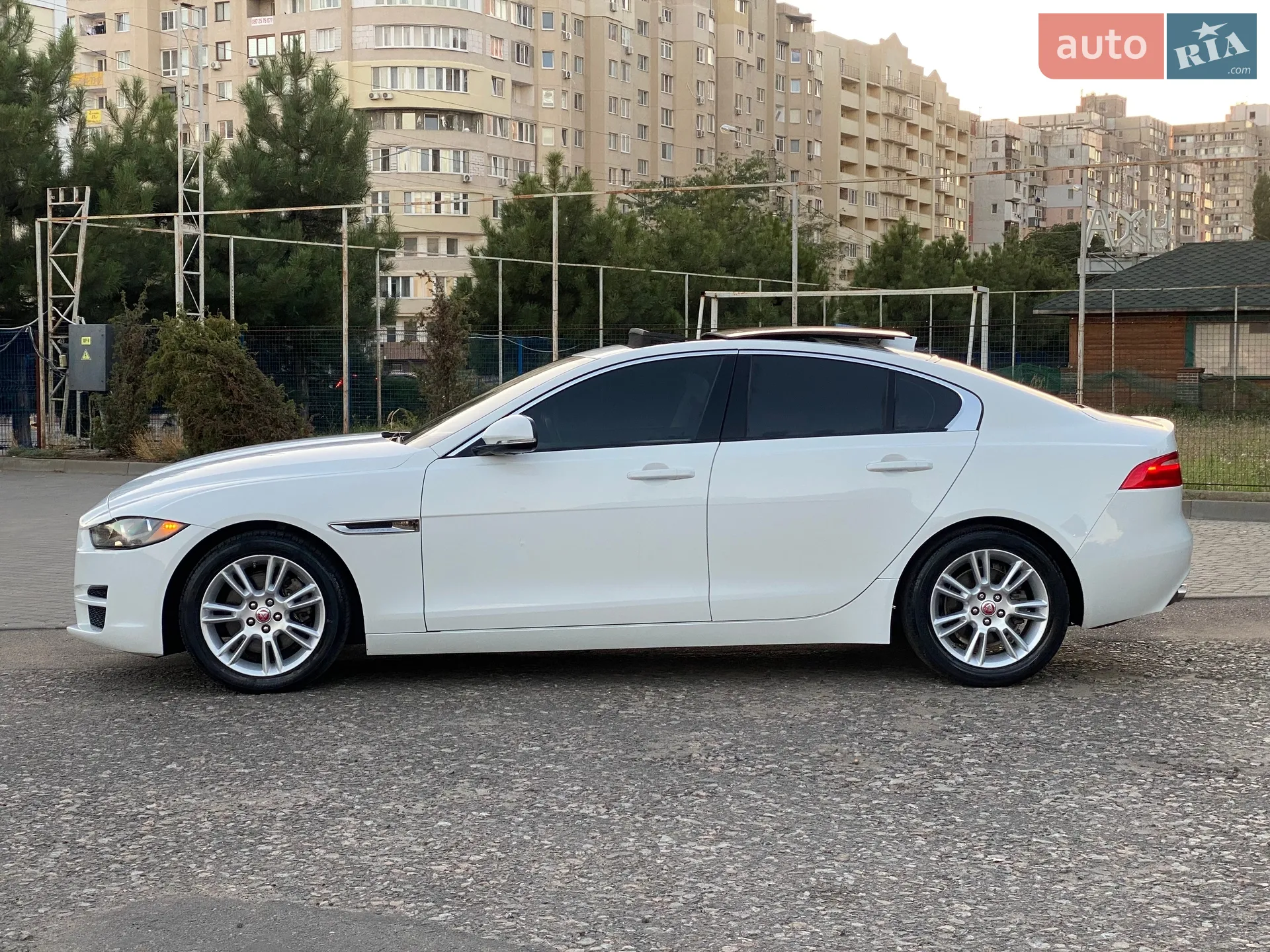 2016 Jaguar XE - мініатюра 6