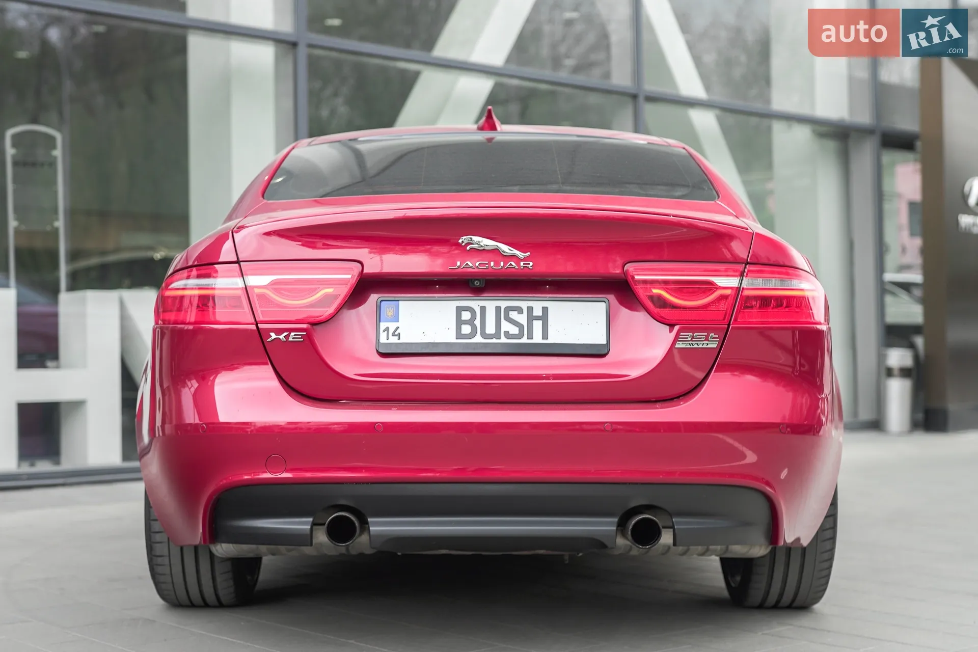 2016 Jaguar XE - мініатюра 3
