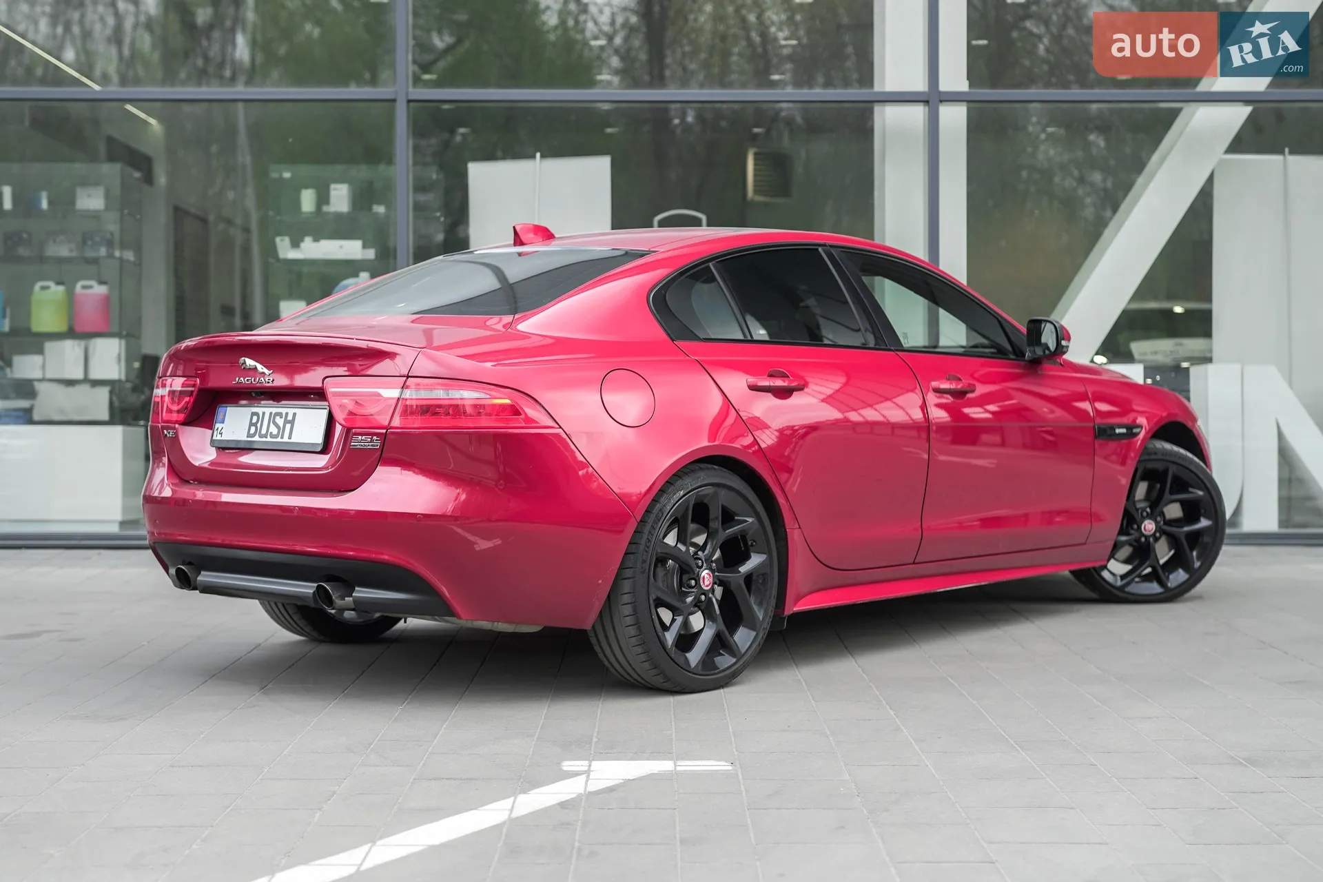 2016 Jaguar XE - мініатюра 2