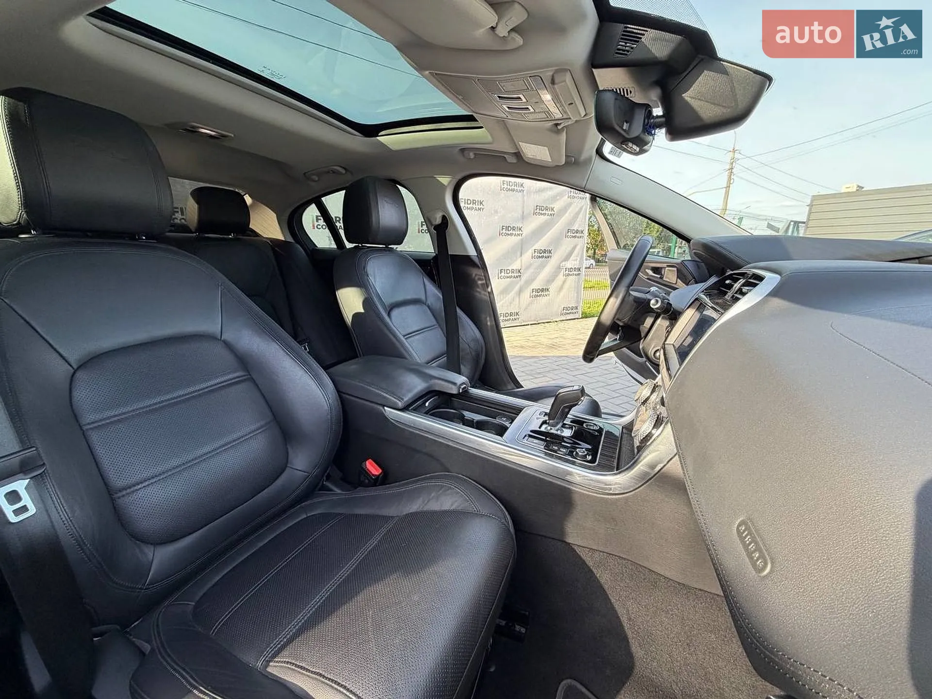 2019 Jaguar XE - мініатюра 10
