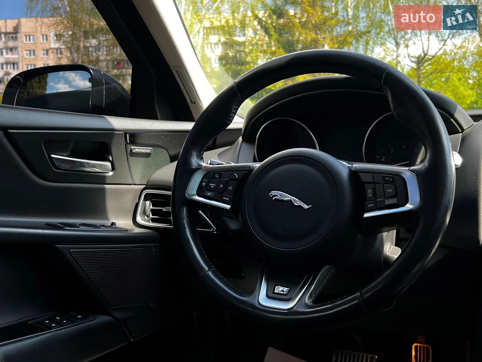 2018 Jaguar XE - мініатюра 17