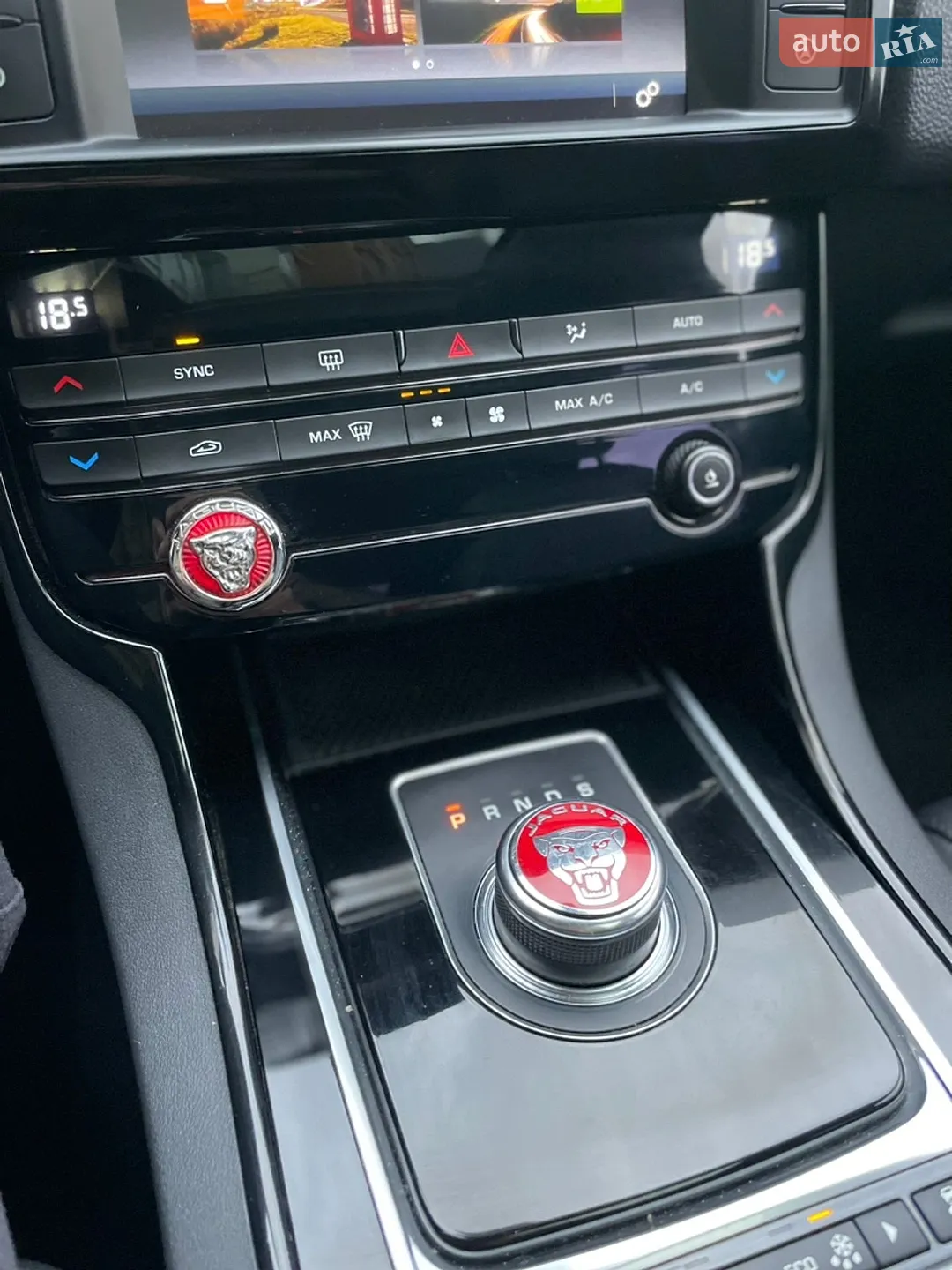 2016 Jaguar XE - мініатюра 17