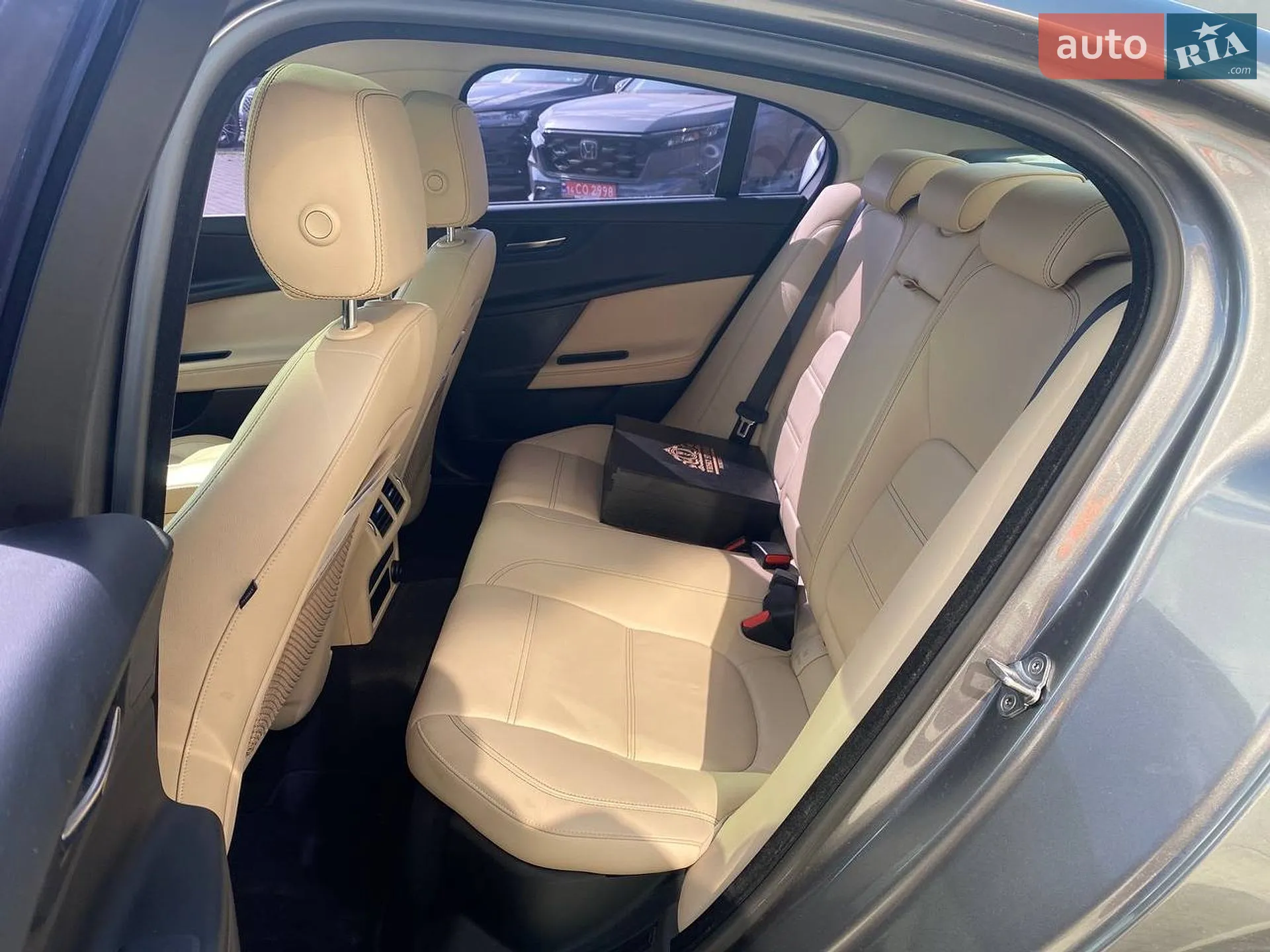 2015 Jaguar XE - мініатюра 19