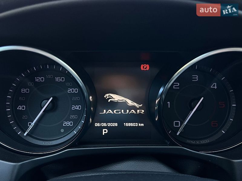 Седан Jaguar XE 2015 в Львове