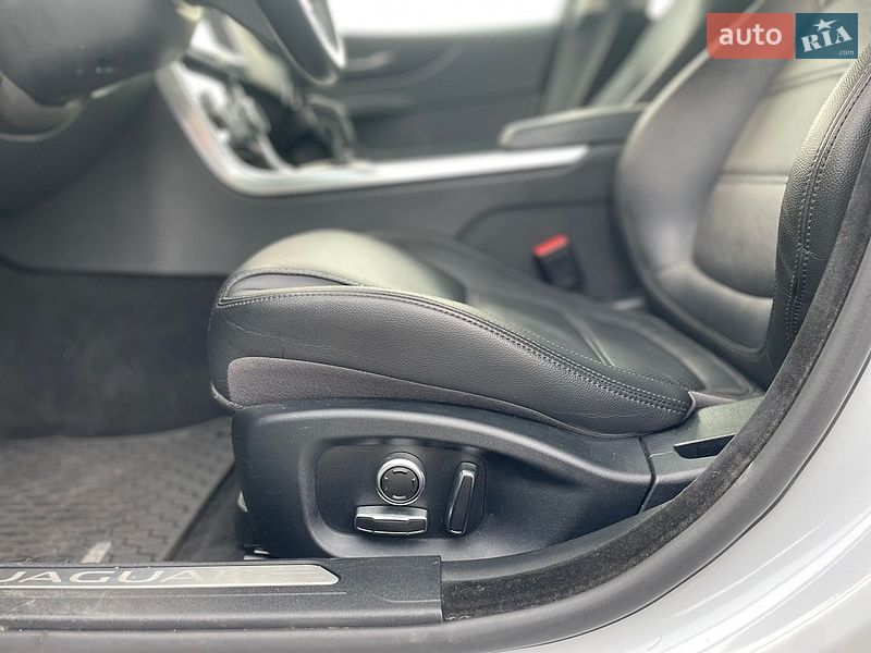 Седан Jaguar XE 2019 в Киеве