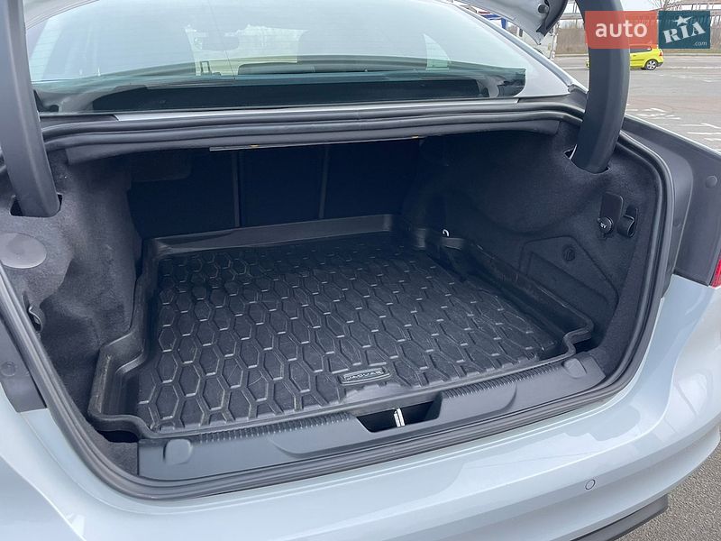 Седан Jaguar XE 2019 в Киеве