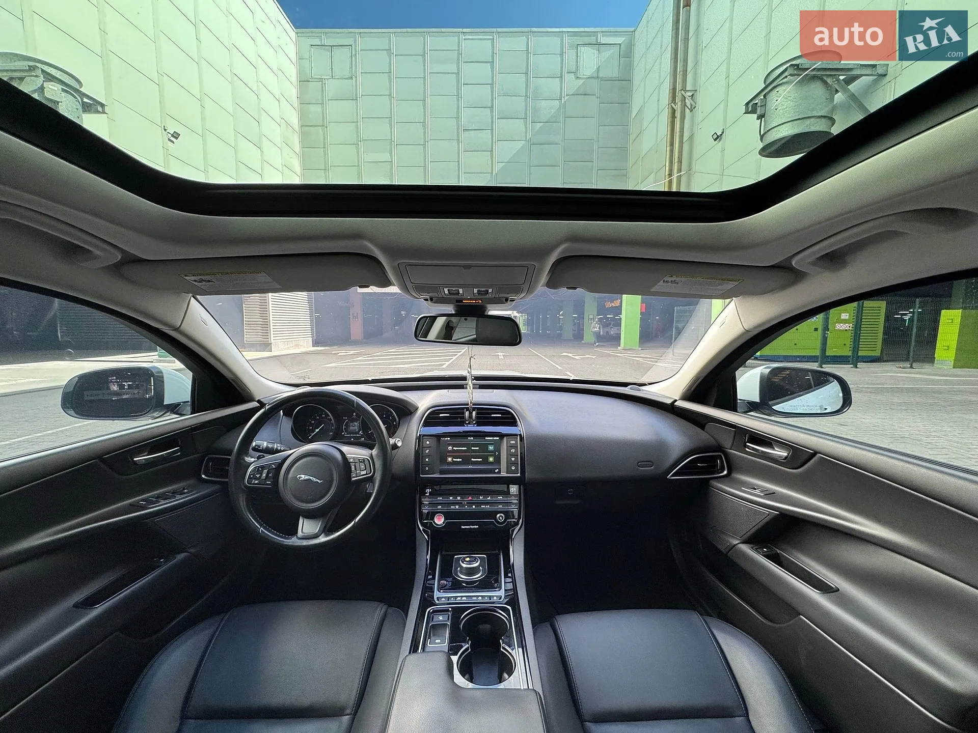 2016 Jaguar XE - мініатюра 5