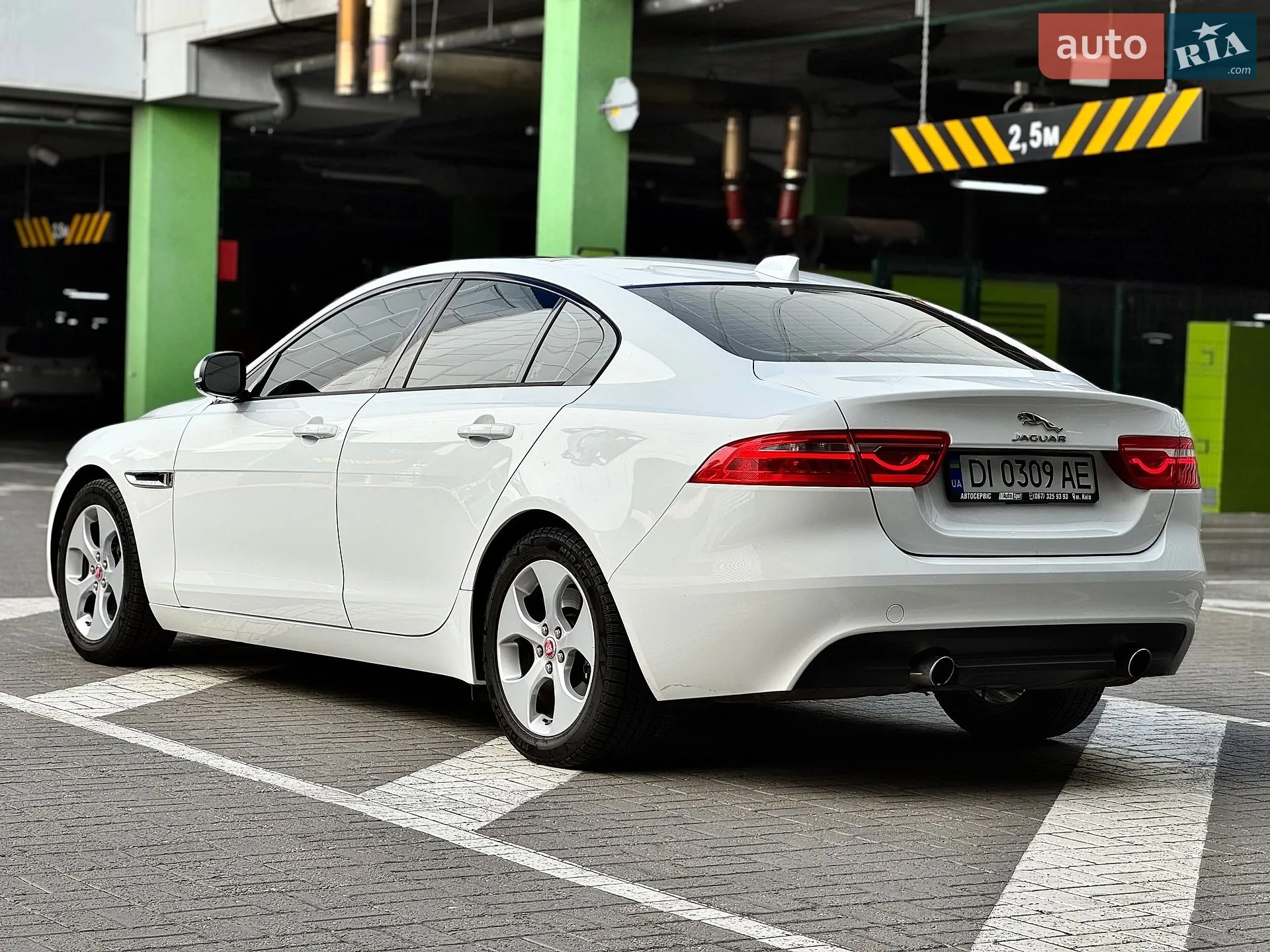 2016 Jaguar XE - мініатюра 15