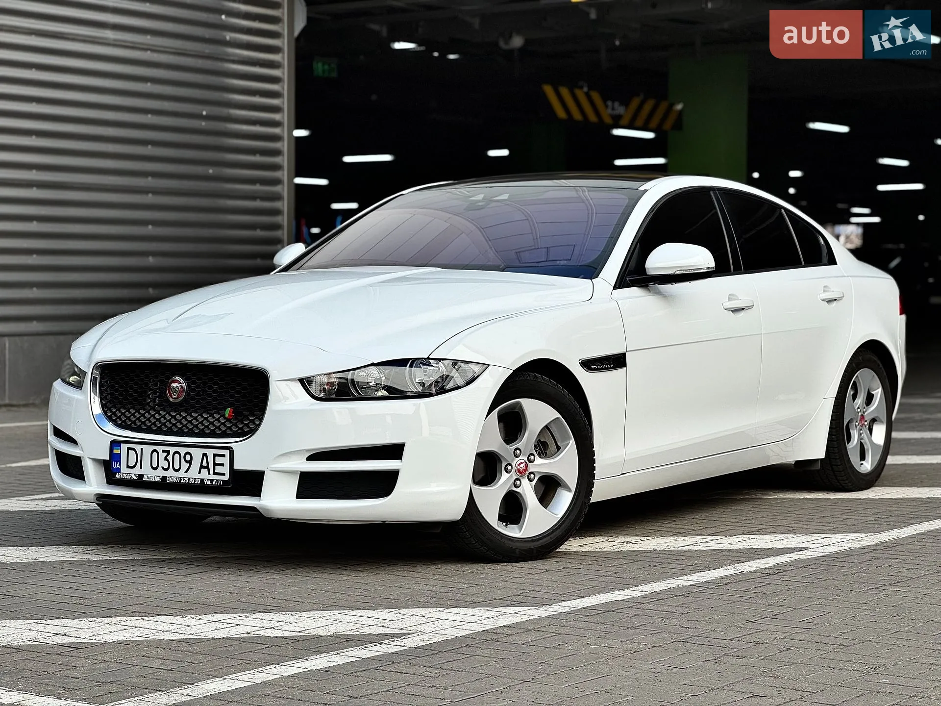 2016 Jaguar XE - мініатюра 26