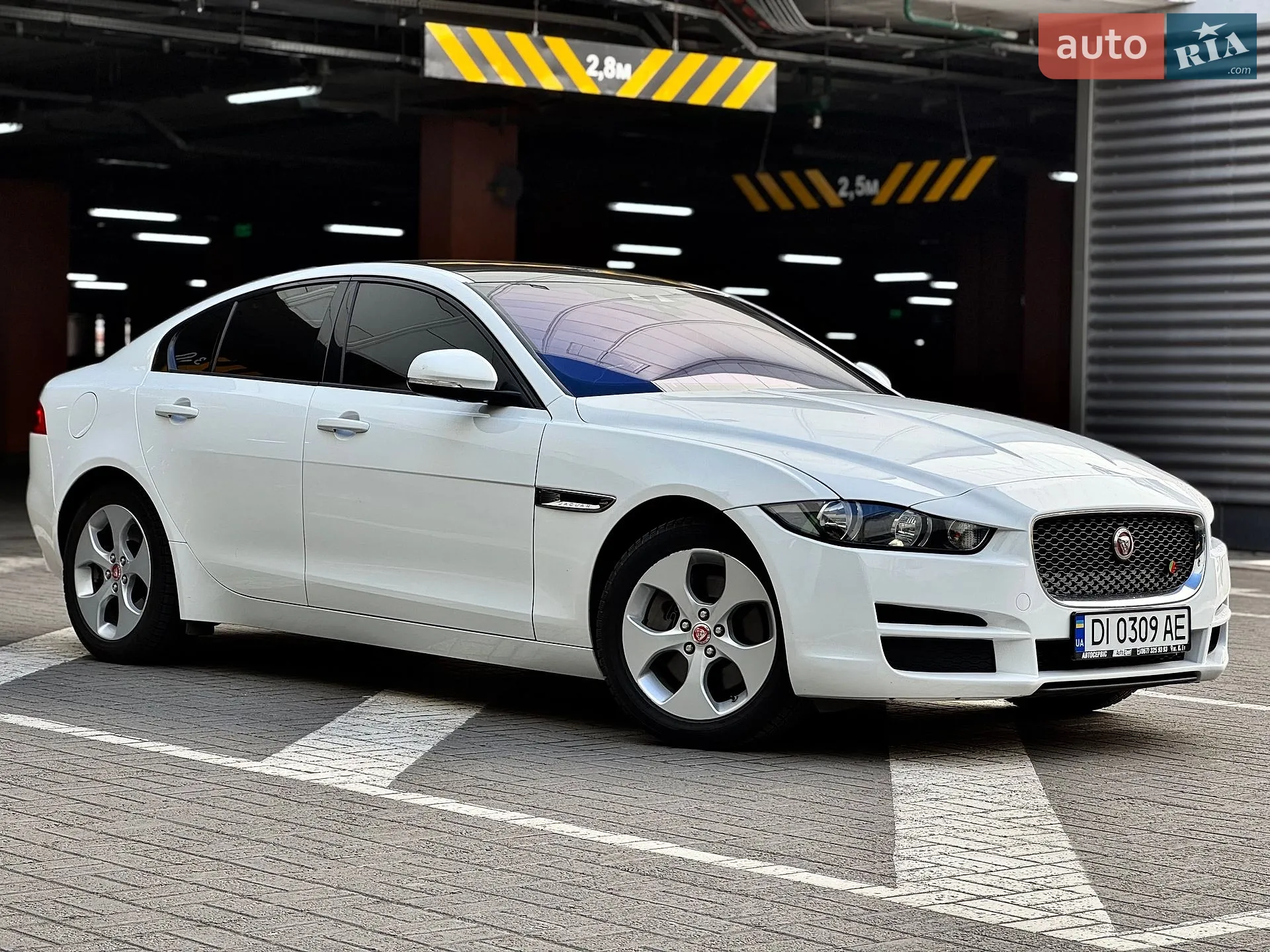 2016 Jaguar XE - мініатюра 32