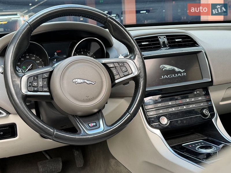 Седан Jaguar XE 2016 в Киеве фото 19 Седан Jaguar XE 2016 в Киеве