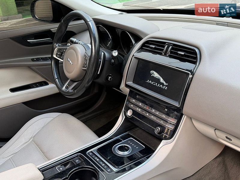 Седан Jaguar XE 2016 в Киеве фото 21 Седан Jaguar XE 2016 в Киеве